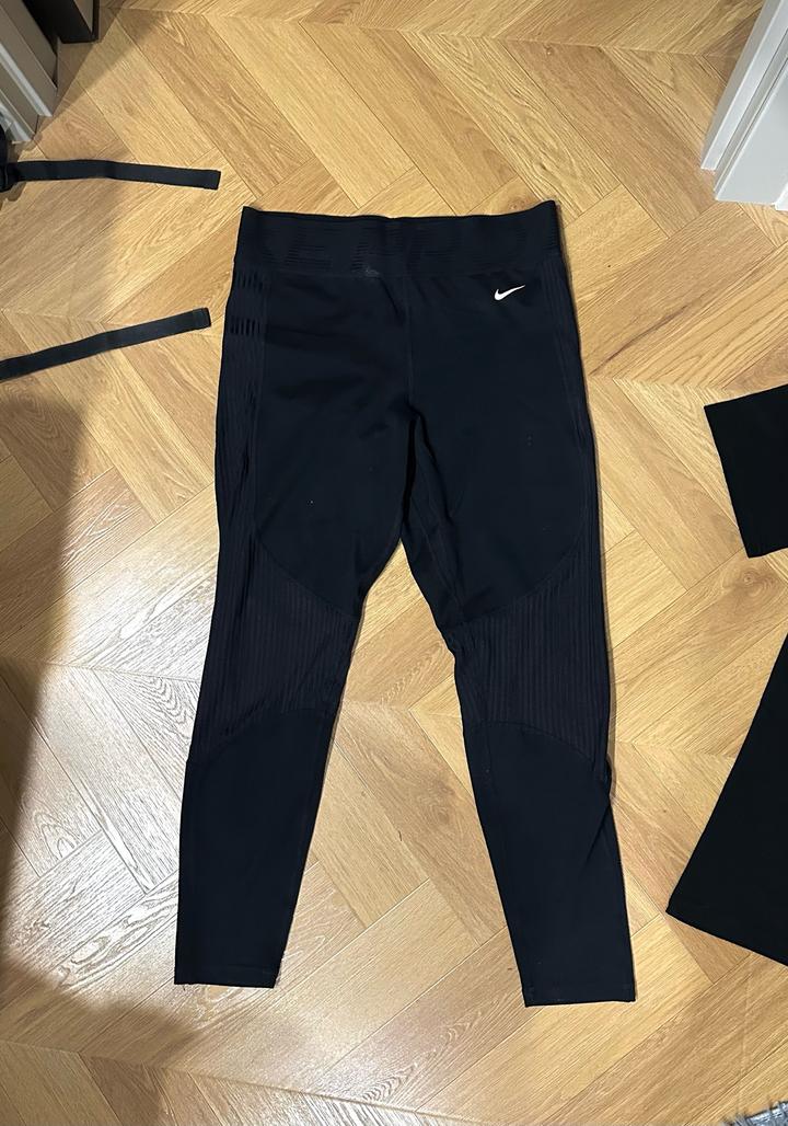 Черные лосины Nike