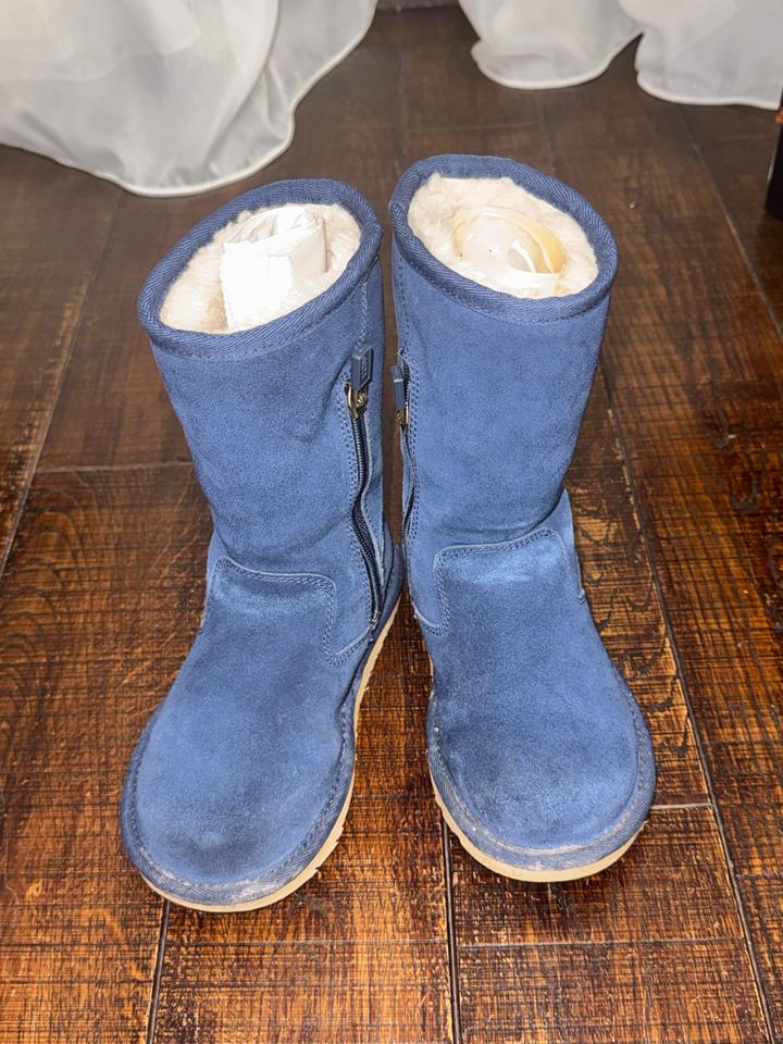 UGG