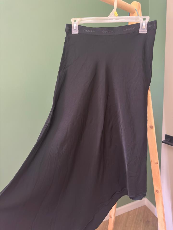 Юбка Calvin Klein асимметричная.