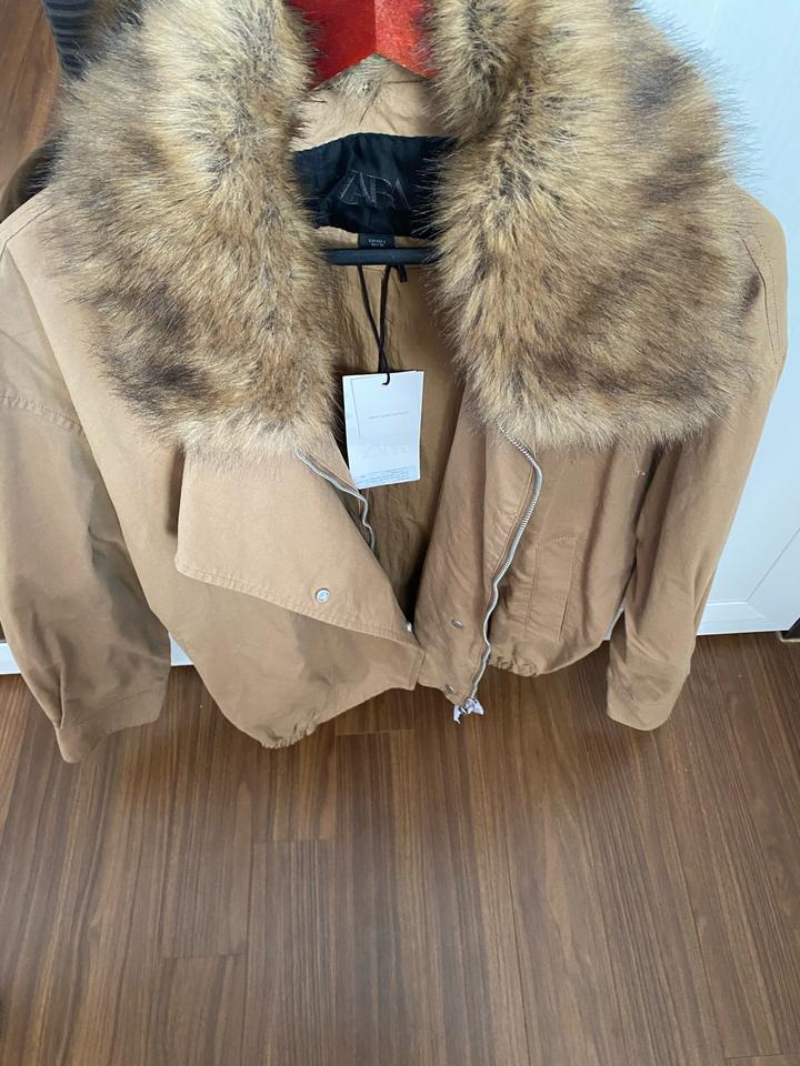 Куртка ZARA с меховым воротником