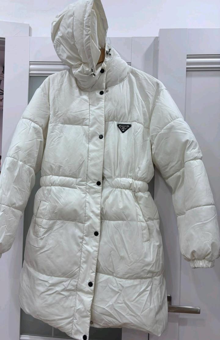 Белая куртка Prada