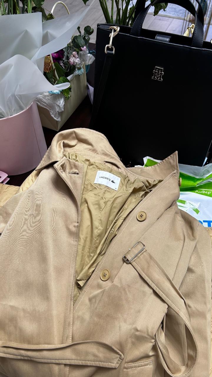Lacoste в оригинале. Двойка (тренч до бедер+стеганная куртка с капюшоном)