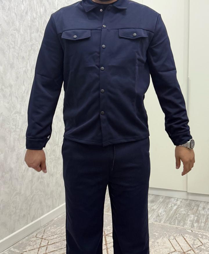 Мужской спортивный костюм