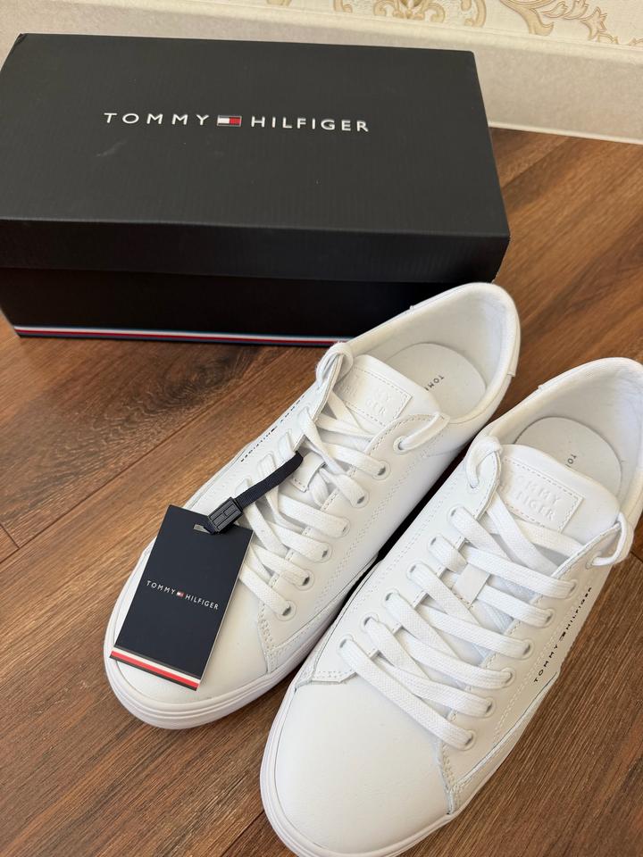 Tommy Hilfiger
