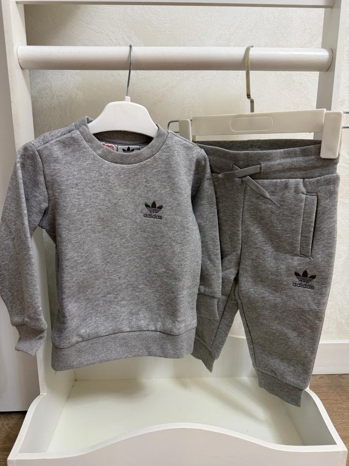 Детский спортивный костюм adidas