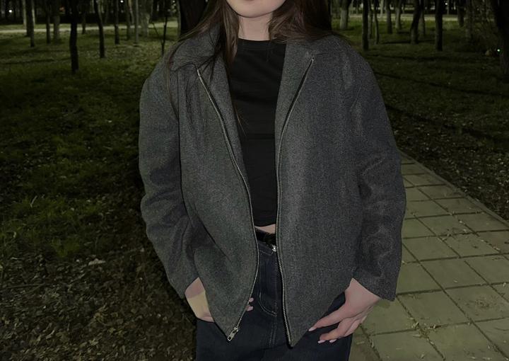 серый бомбер