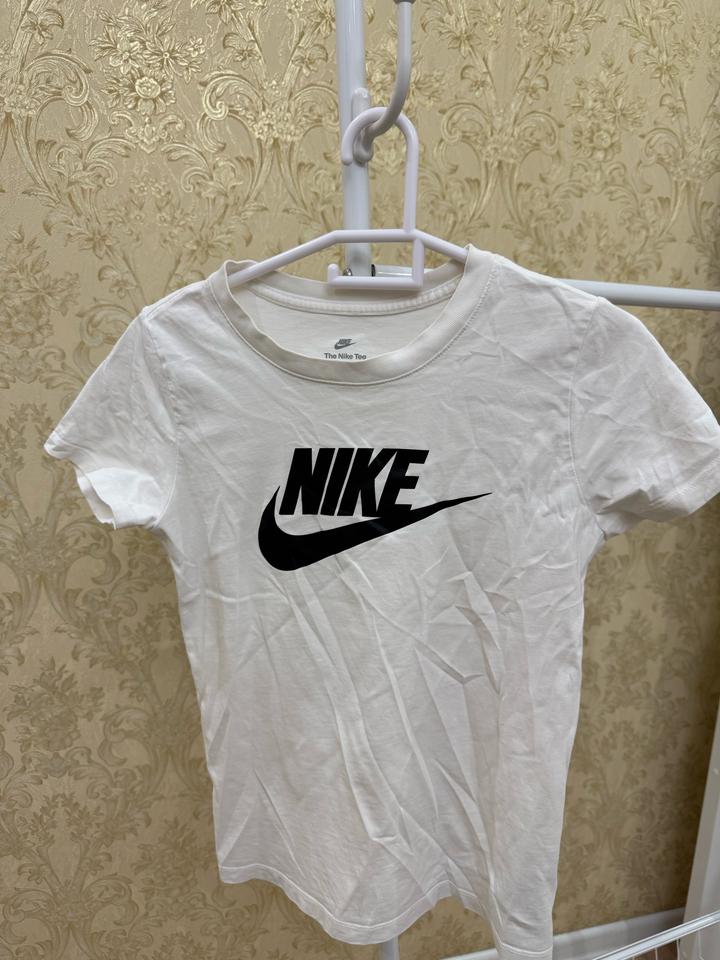 Nike tee