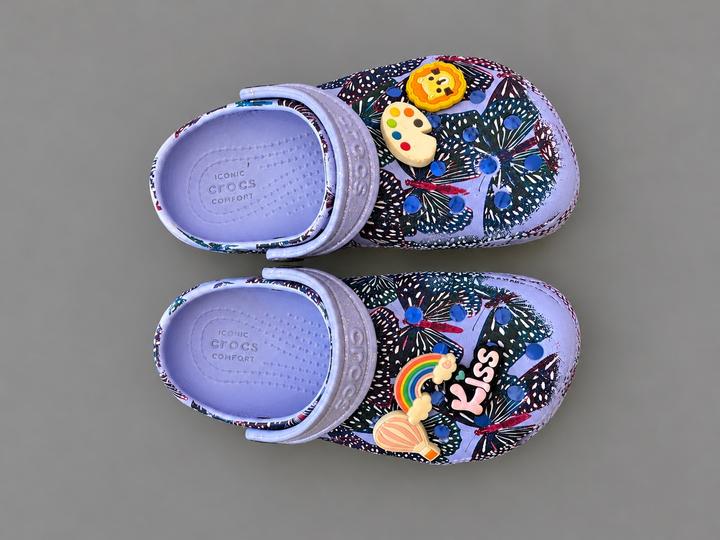 Детские сабо Crocs с джибитсами 🦁🌈
