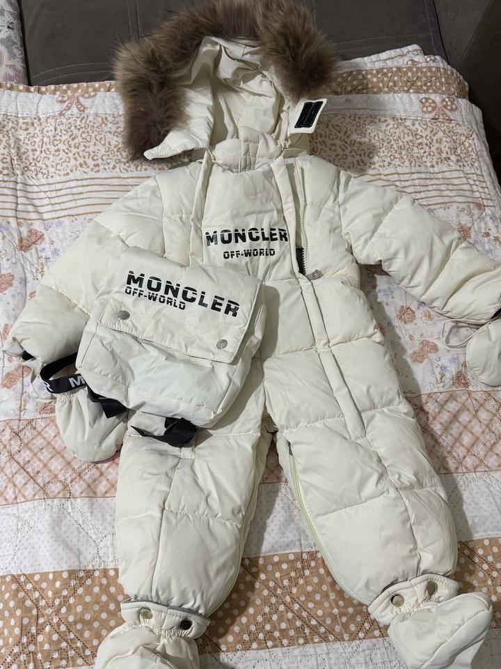 Детский комбинезон Moncler