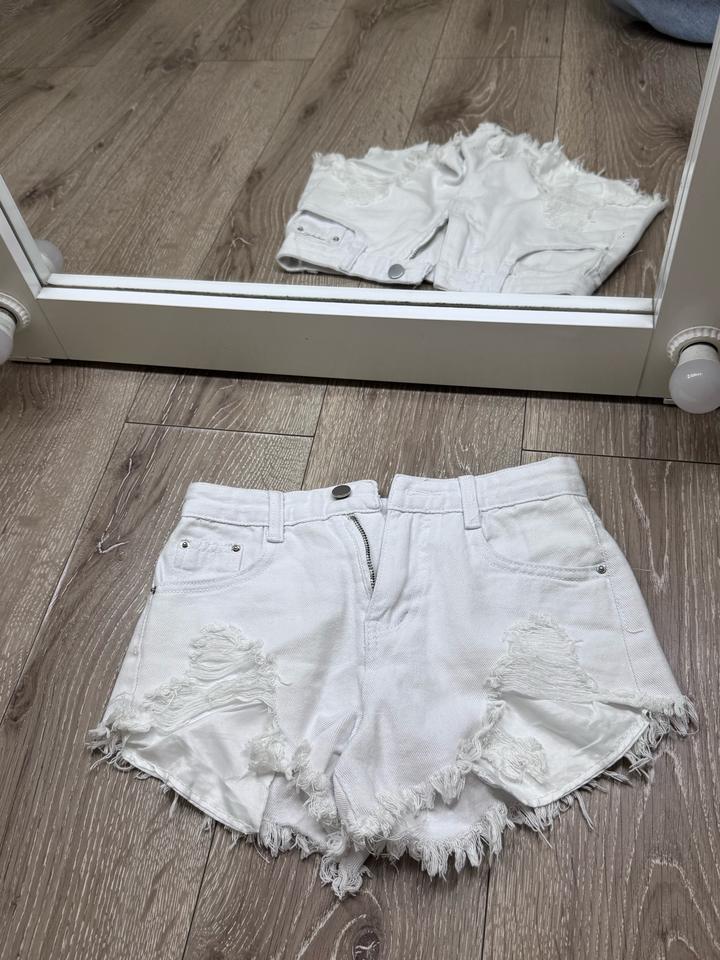 Джинсовые шорты