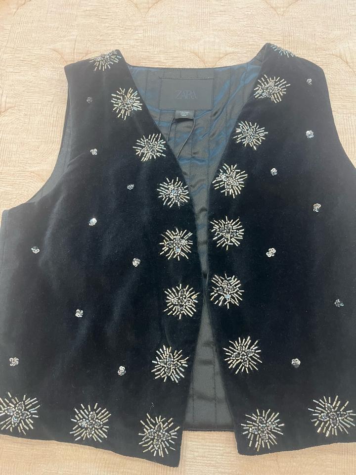 Новая Жилет ZARA для девочки 8-9 лет, на рост 131см