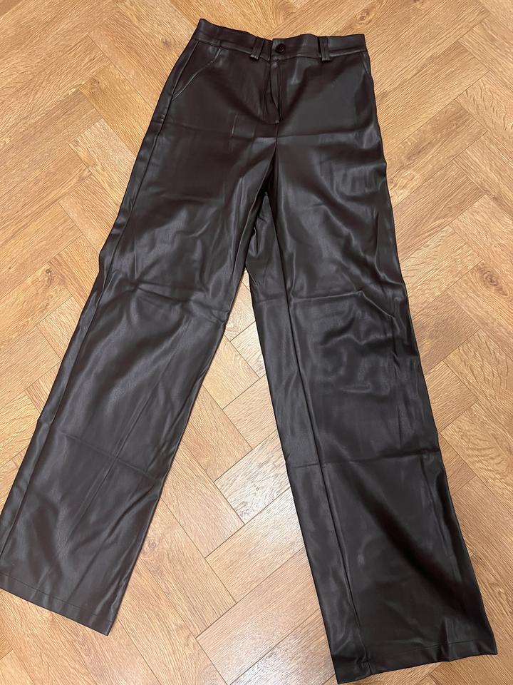 Брюки из экокожи