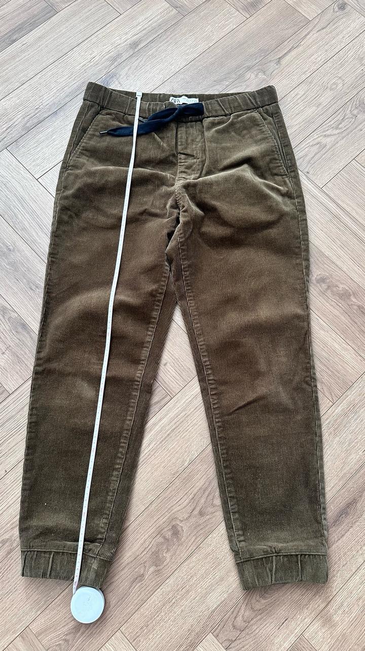 Брюки Zara, вельветовые, цвет сочный шоколад, длина от пояса 90 см.