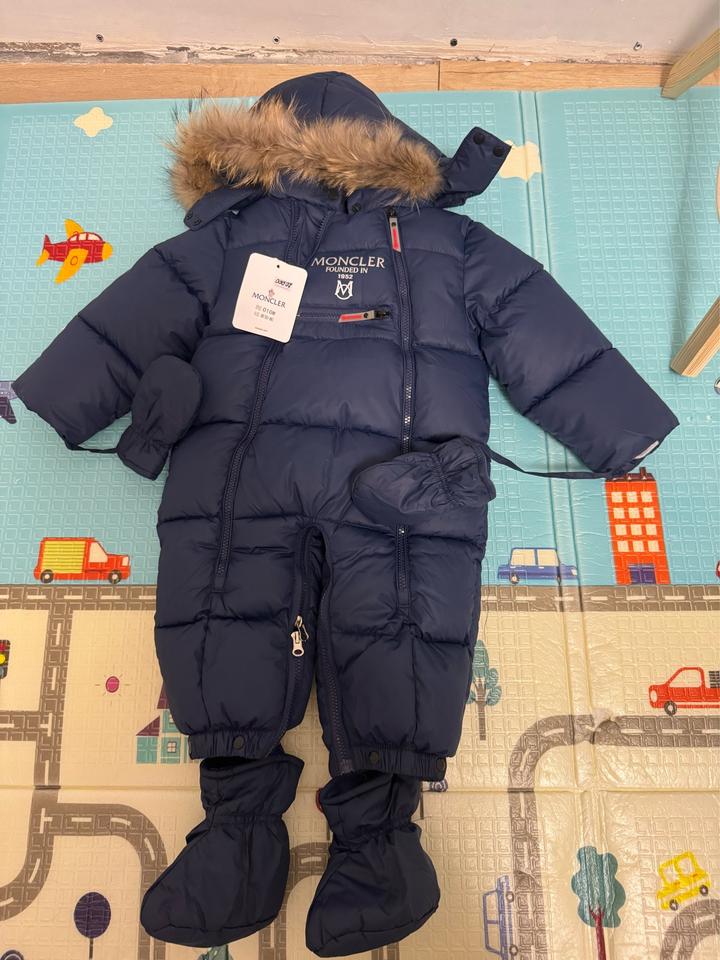 Зимний комбинезон Moncler