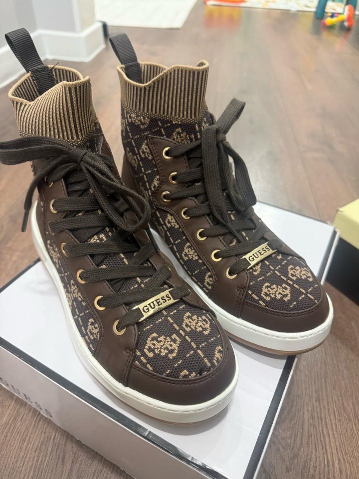 Осенние кеды Guess