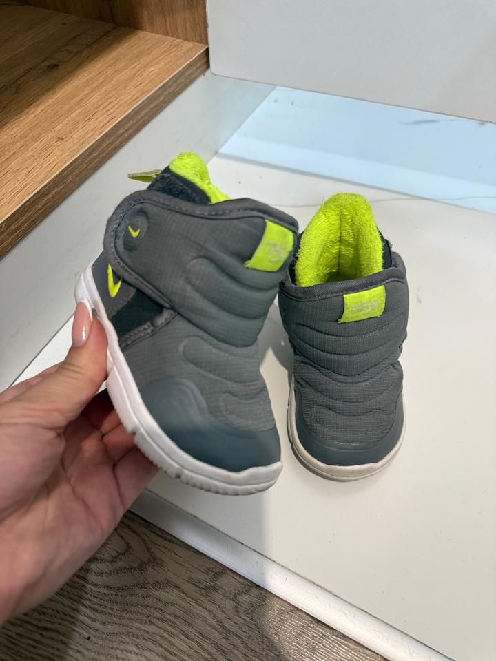 Nike демисезонные ботинки для мальчика