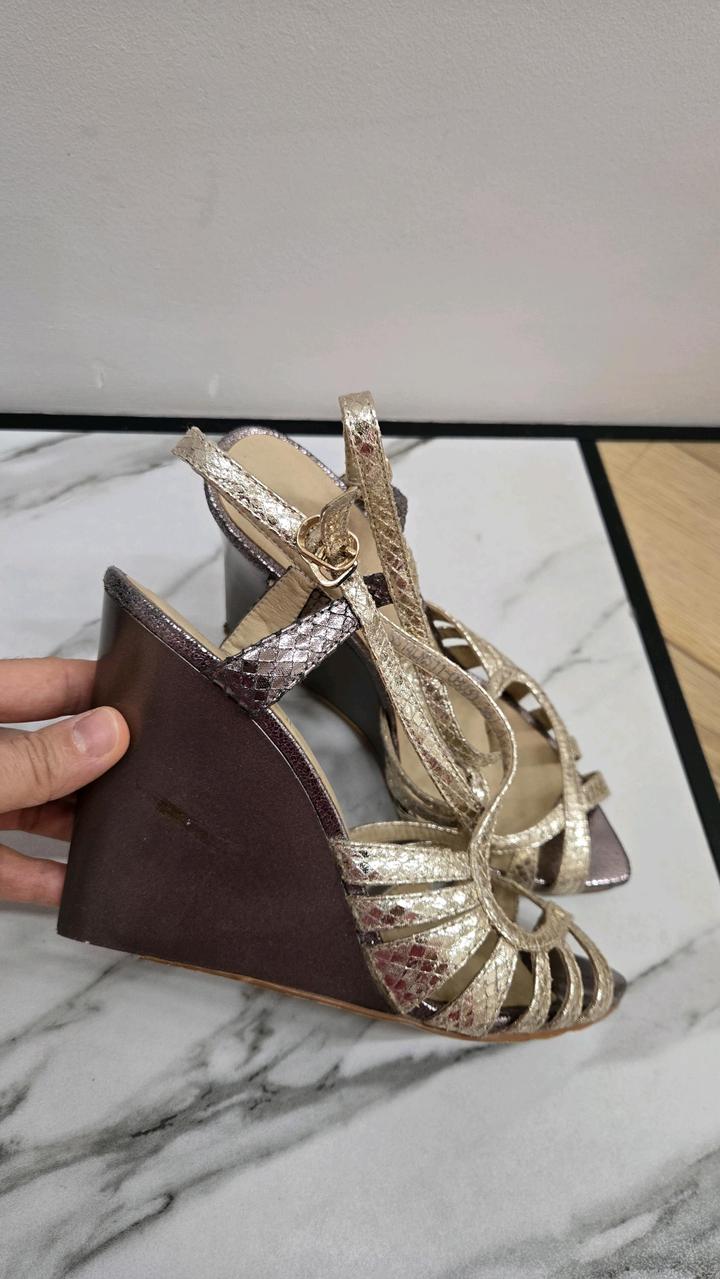 LAMANIA
