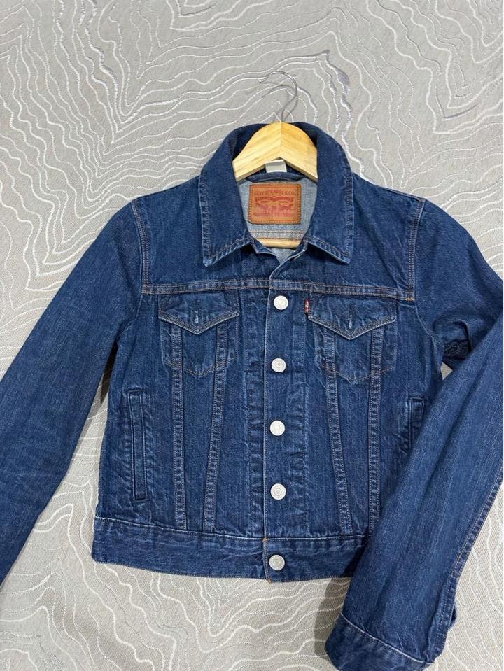 Levi's
