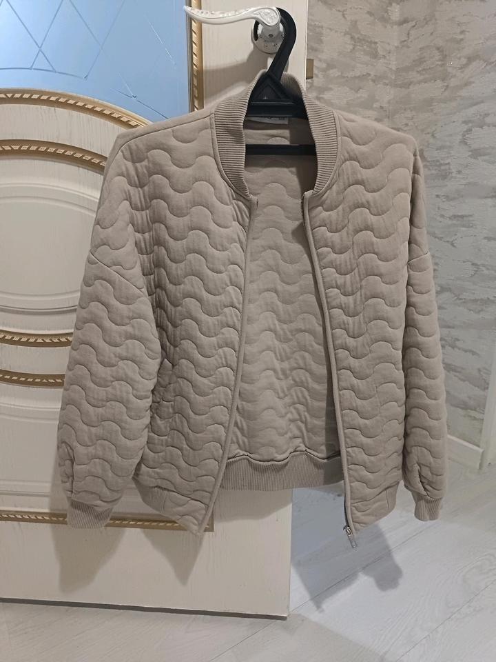 Бомбер от mango