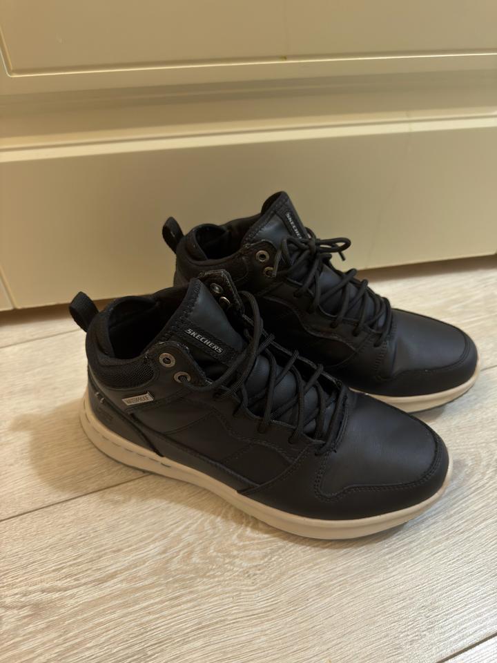 Skechers