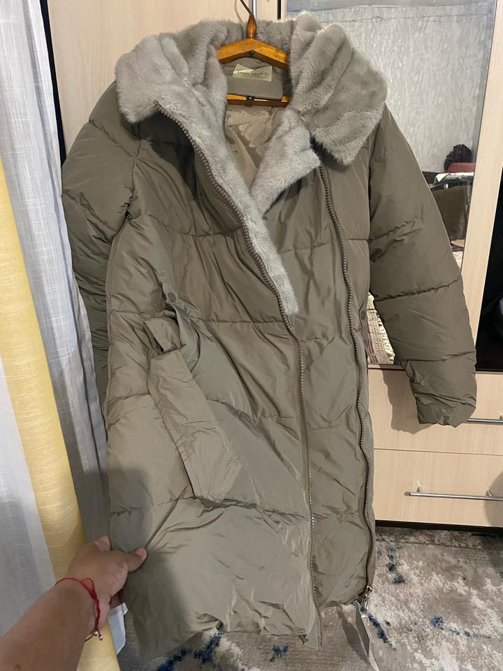 Женский пуховик Meos ManGo с меховым воротником