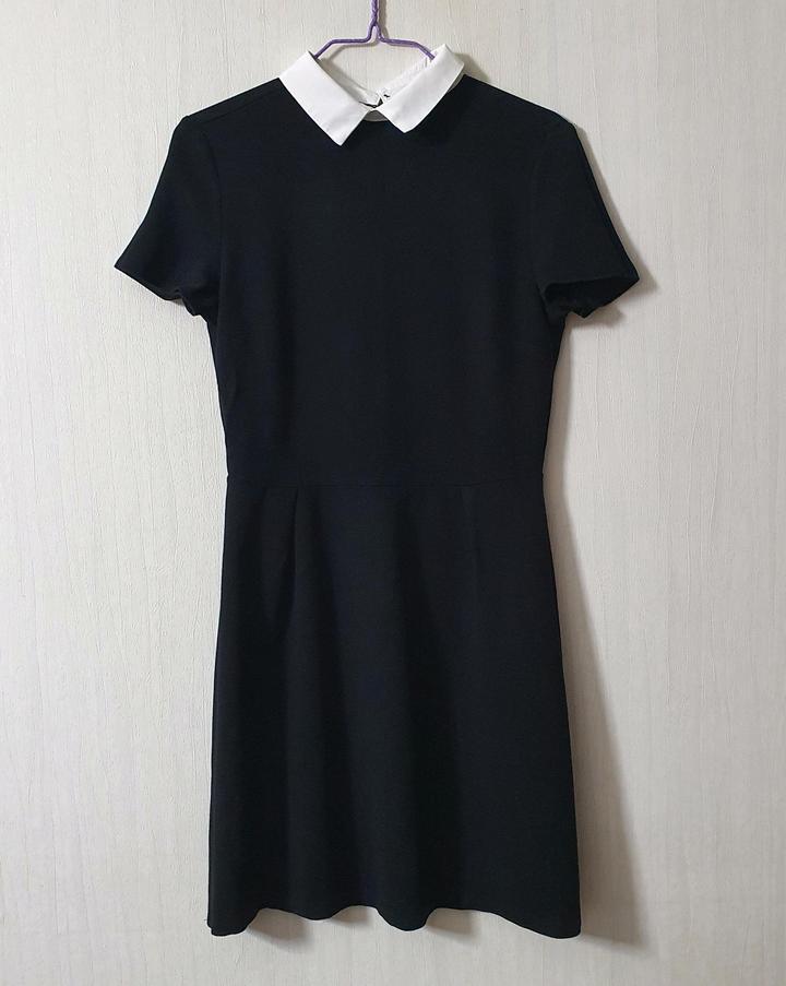 Платье с воротничком Stradivarius