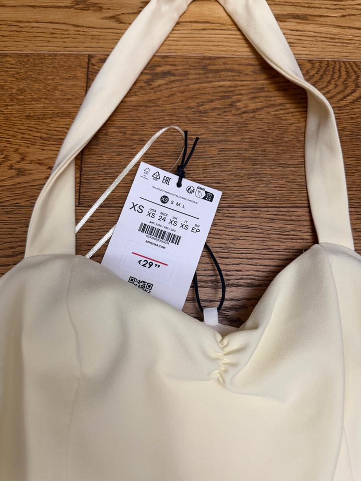 Платье Bershka короткое желтое