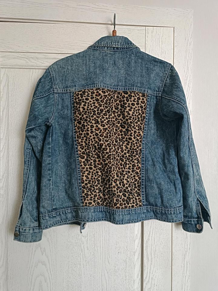 Forever 21 Джинсовка с акцентной спинкой