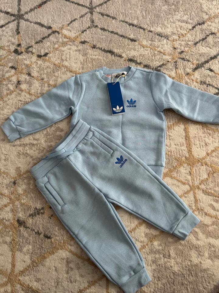 Спортивный костюм adidas