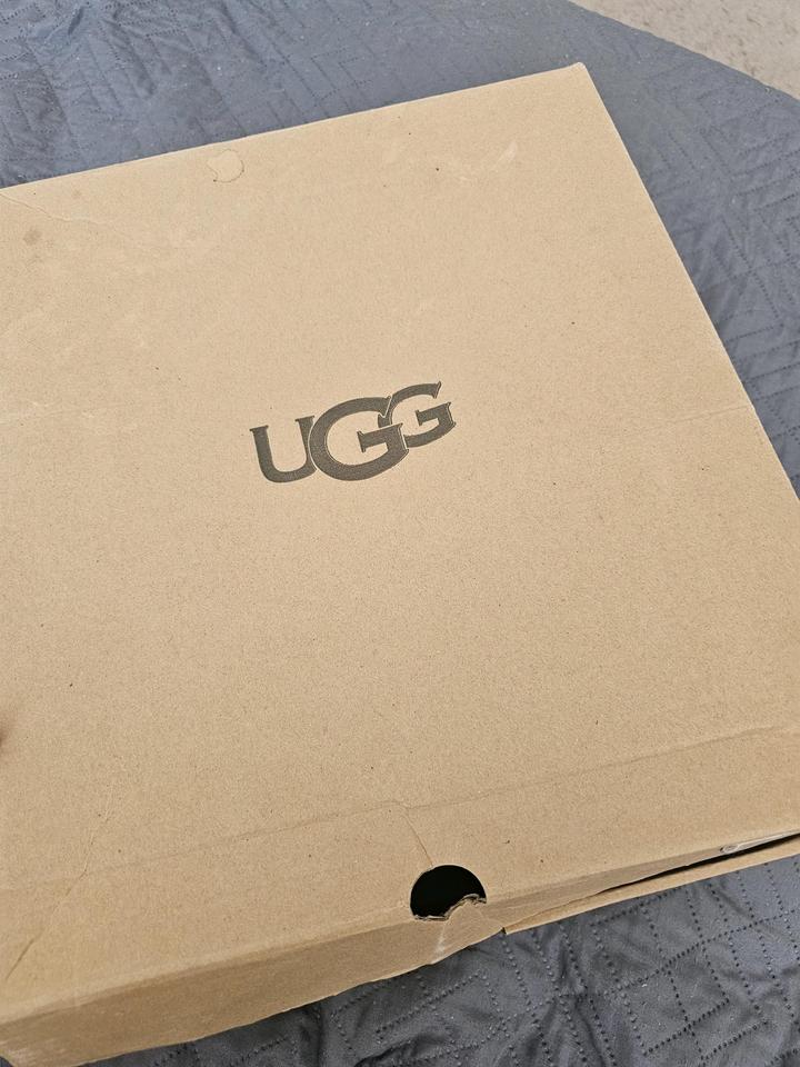 UGG