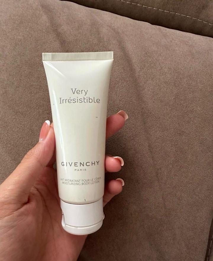Лосьон для тела Givenchy Very Irresistible