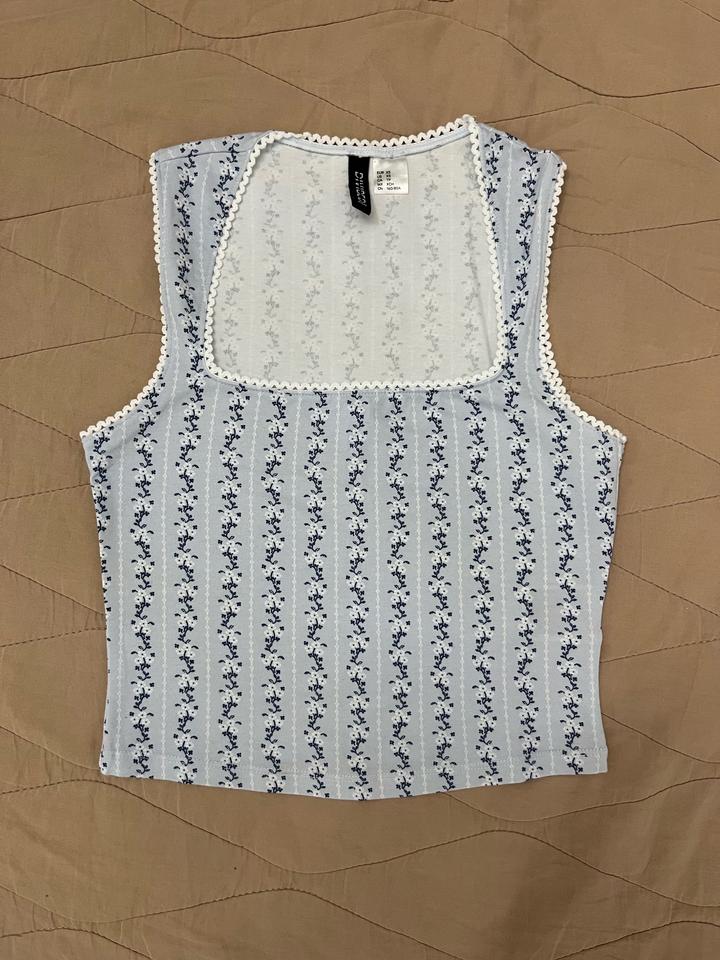 Топ / майка H&M Divided в цветочек