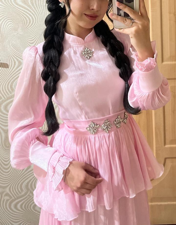Розовое длинное платье