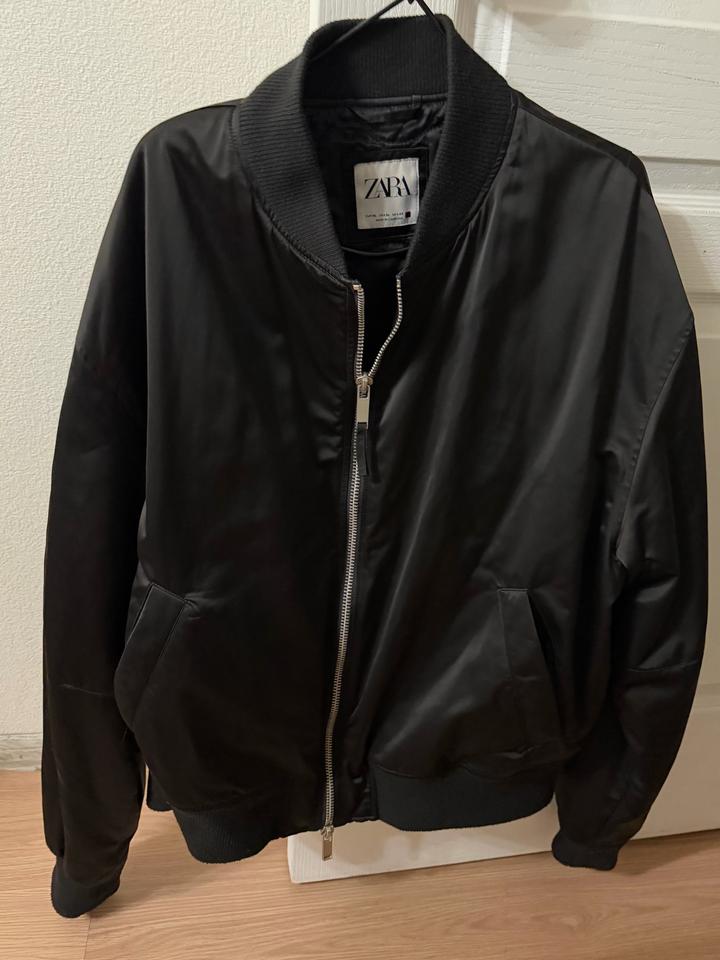 Бомбер ZARA черный XL