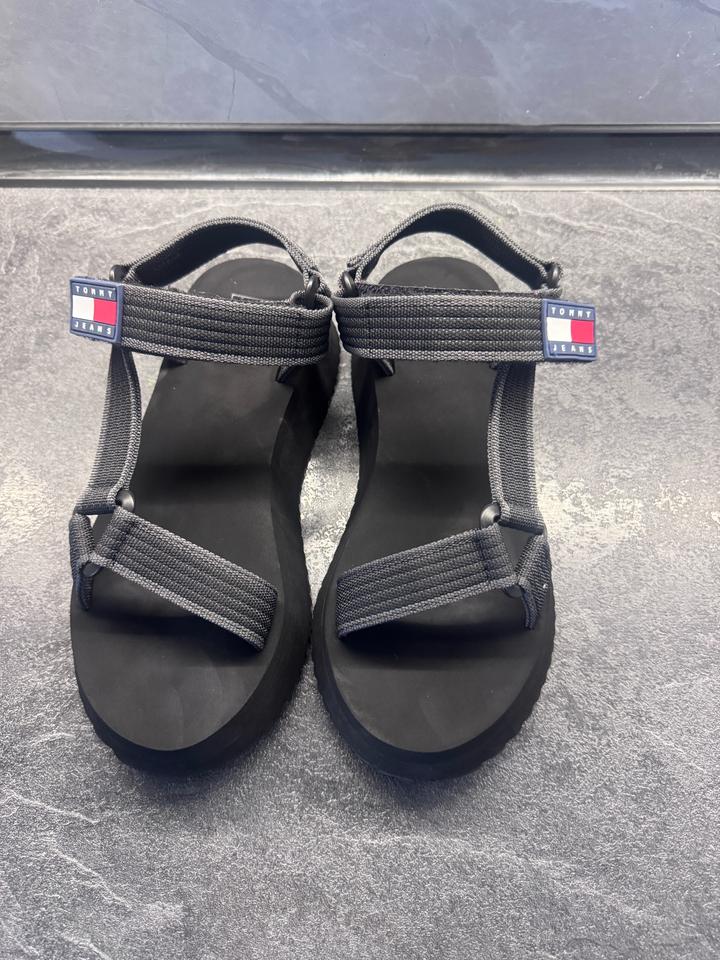 Tommy Hilfiger