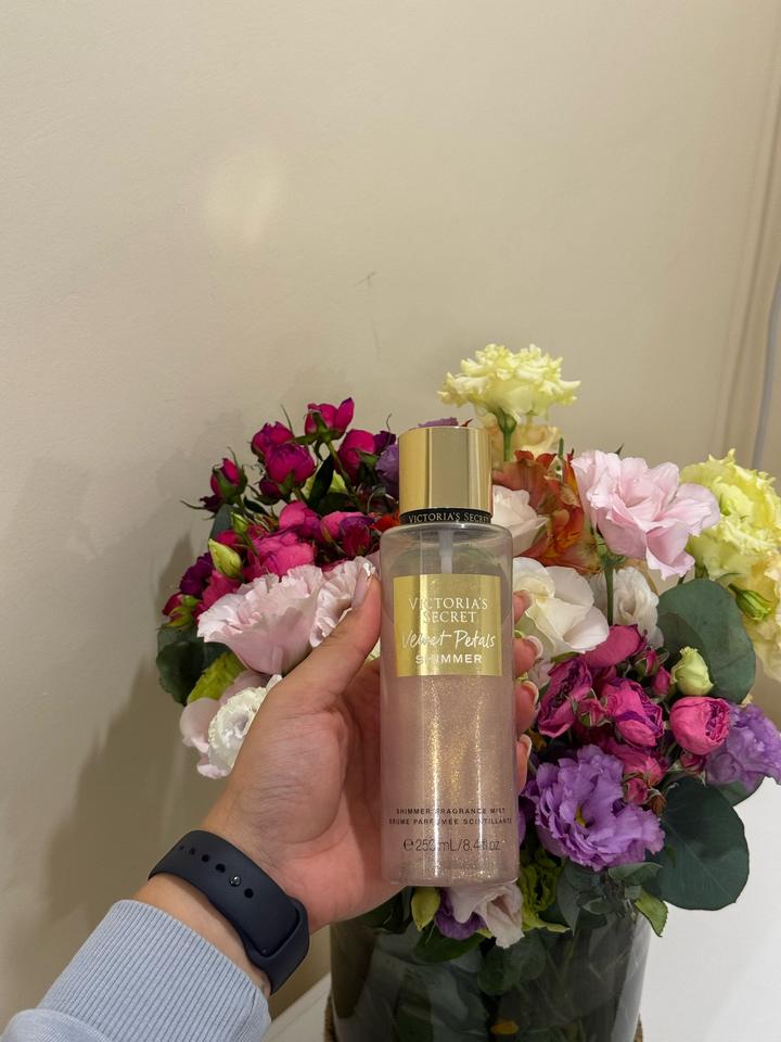 Victoria's Secret парфюмированный мист для тела с шиммером Velvet Petals