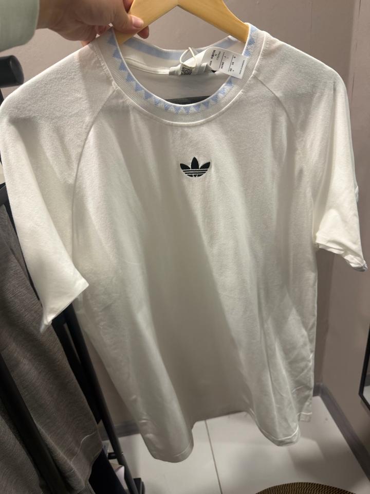 Футболка Adidas с логотипом