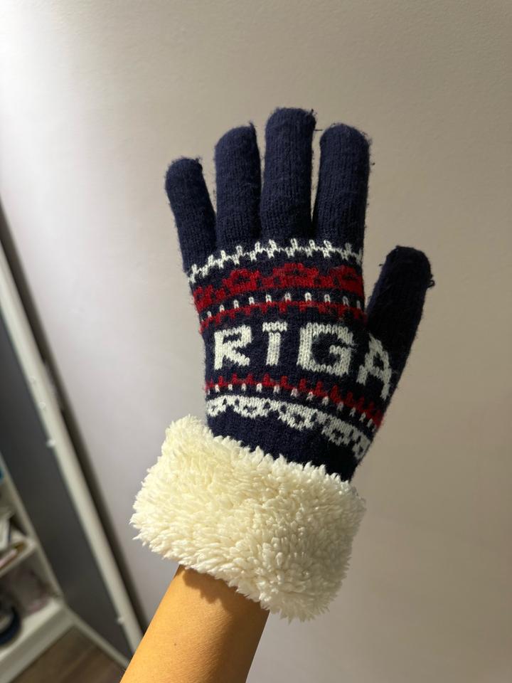 Перчатки с надписью Riga