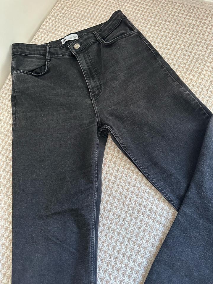Джинсы Zara