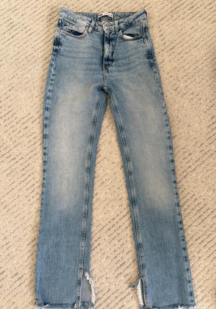 Джинсы ZARA с разрезами