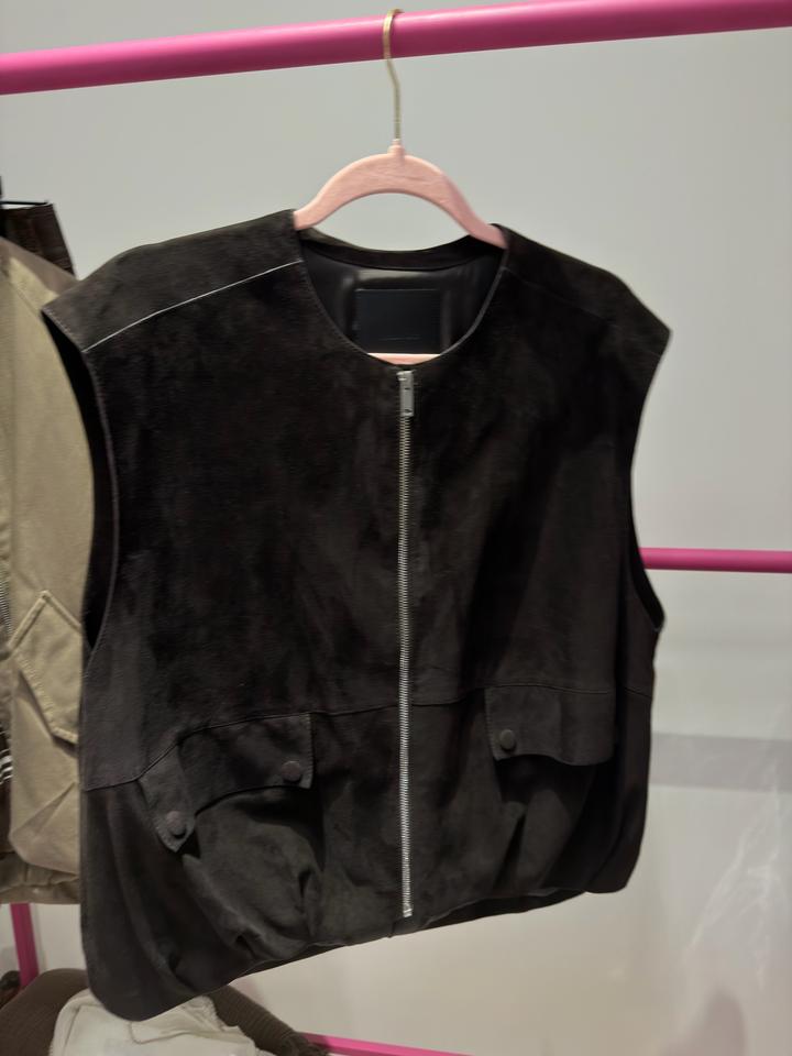 Жилет из замши Massimo Dutti