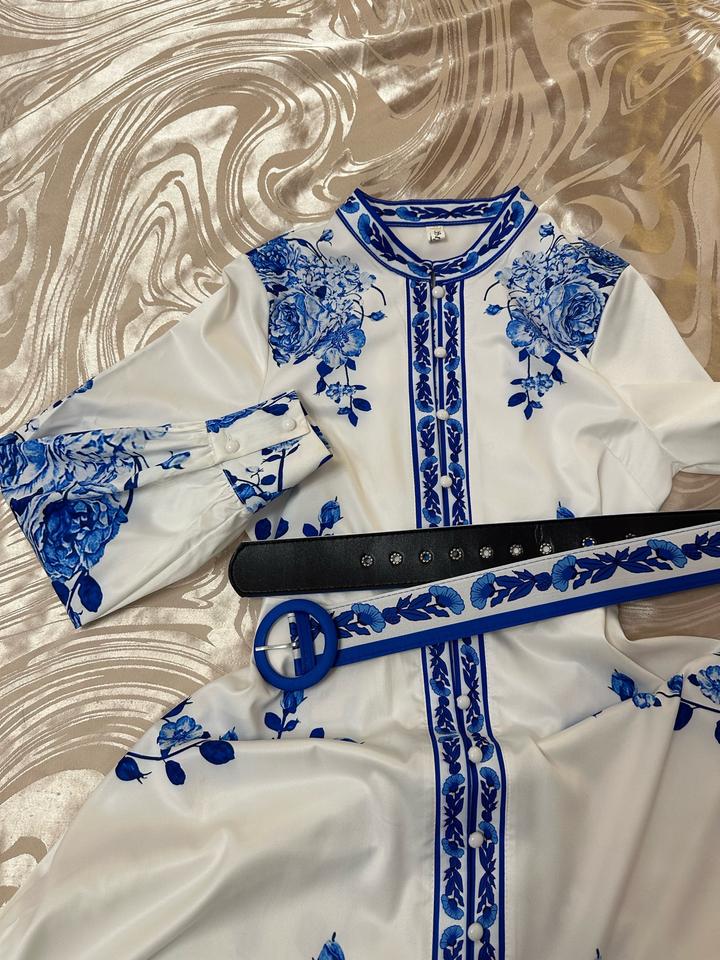 Платье макси с синим узором и поясом M
