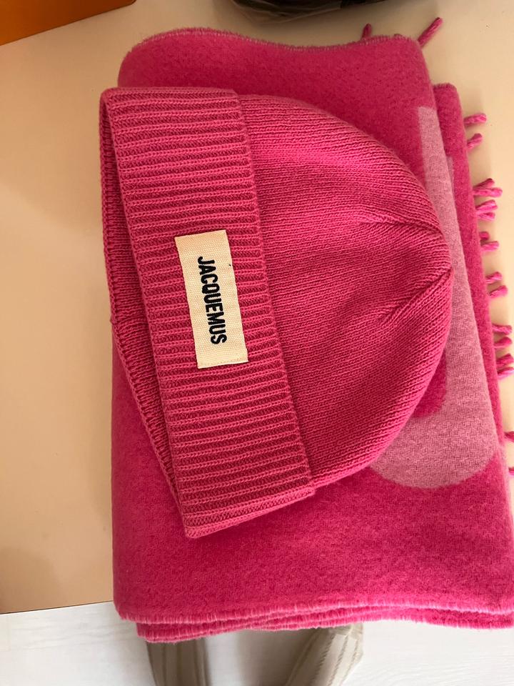 Шарф Jacquemus с шапкой