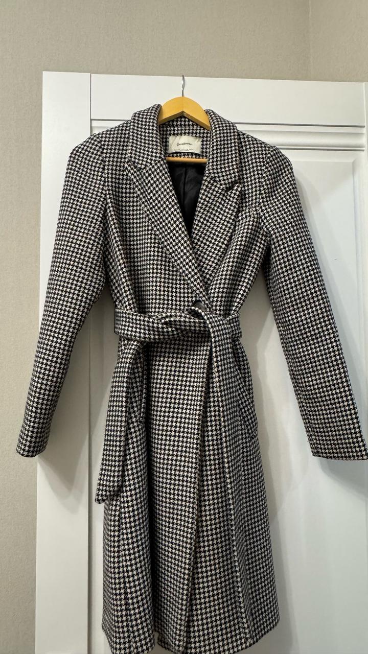 Stradivarius Продам стильное зимнее пальто страдивариус