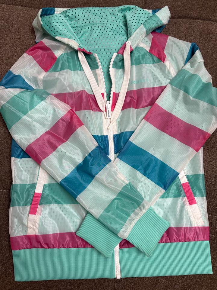 Продам ветровку adidas оригинал