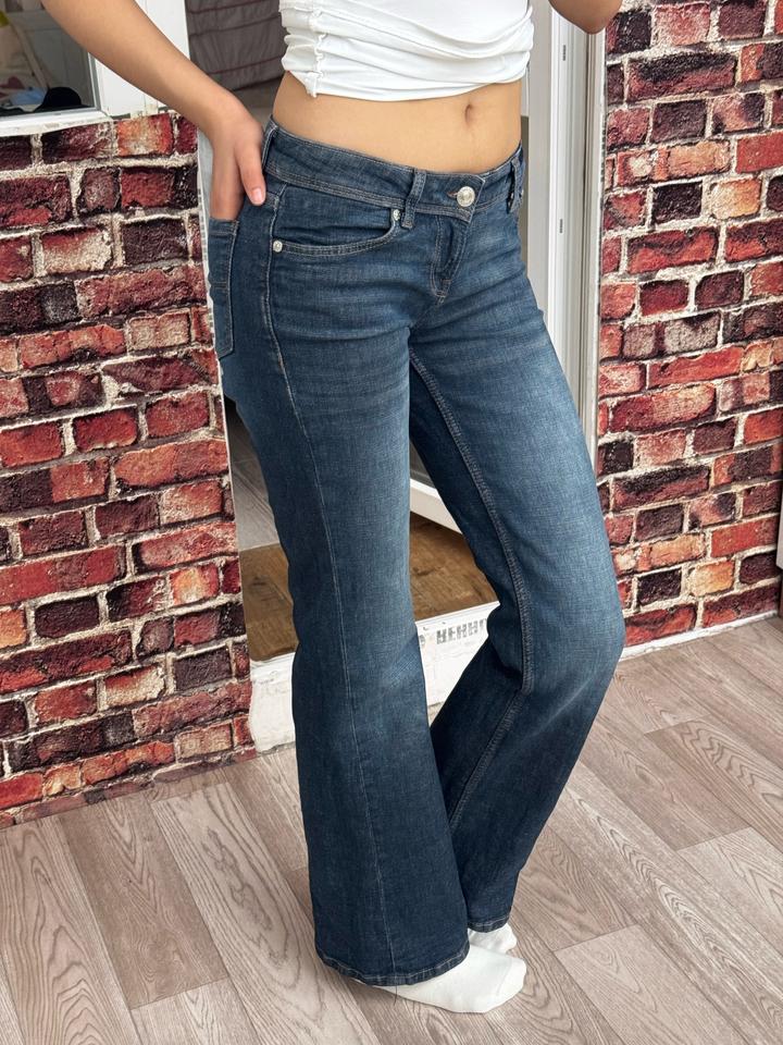 Джинсы BERSHKA