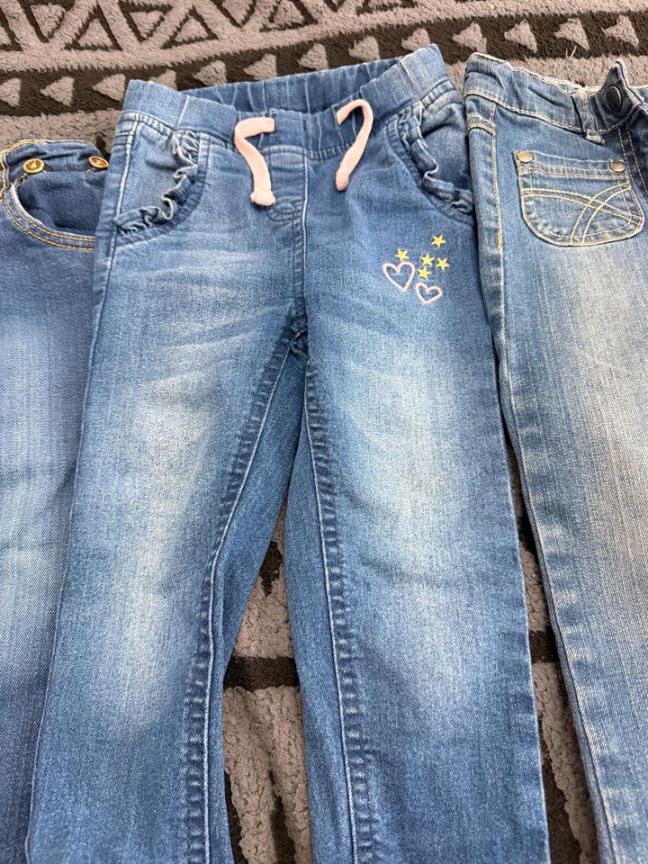 Продам джинсы детские