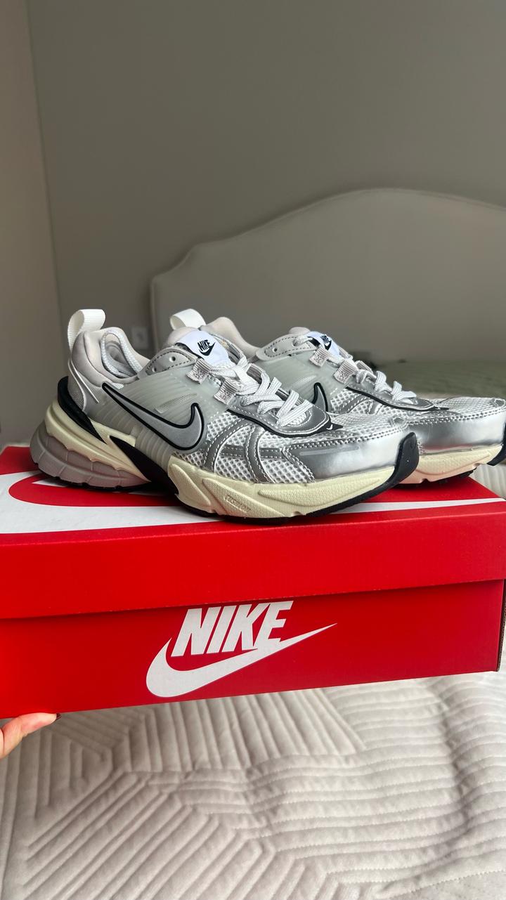 Кроссовки Nike V2K Run