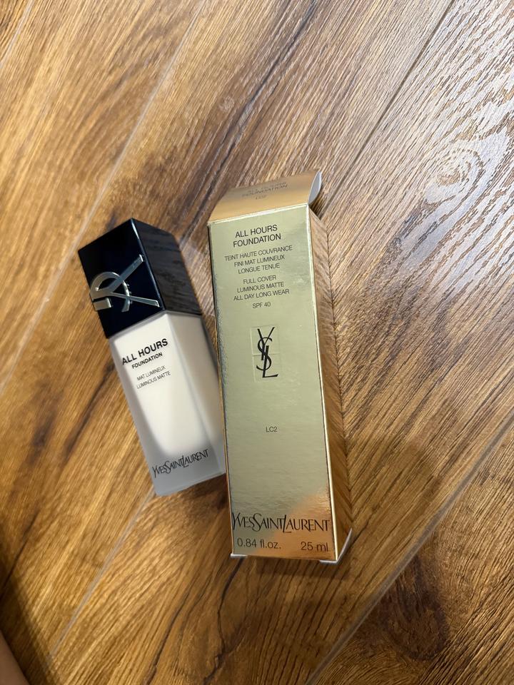 Тональный крем Yves Saint Laurent All Hours Foundation