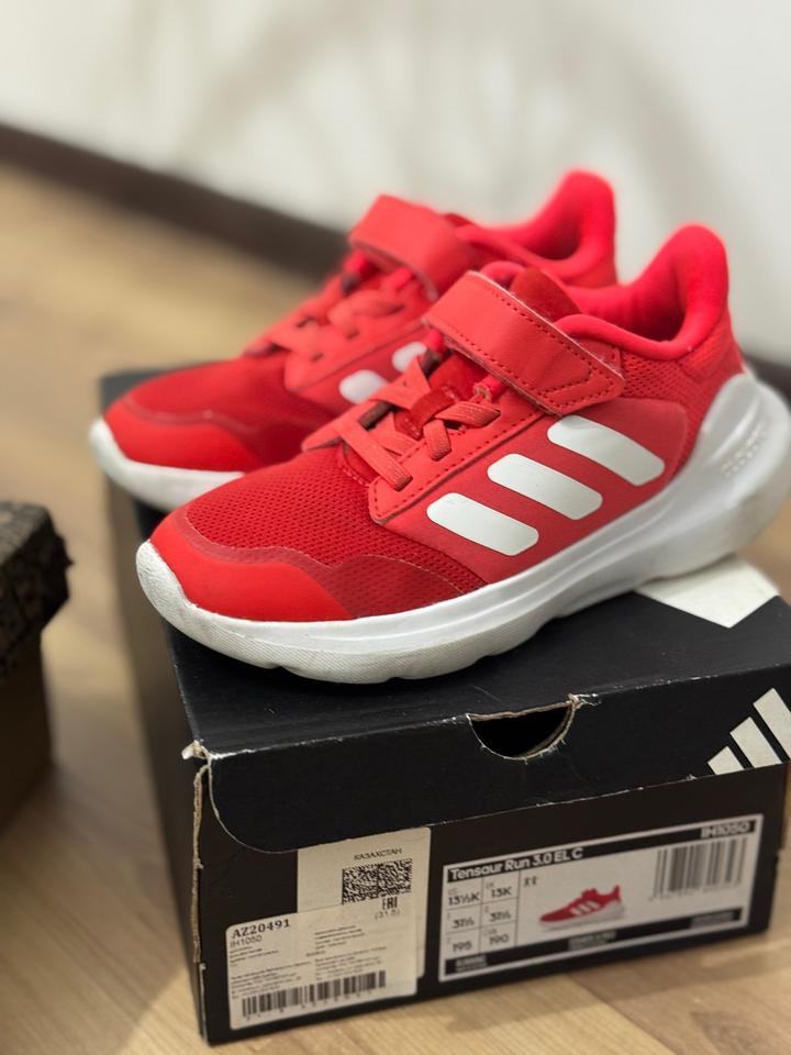Кроссовки adidas
